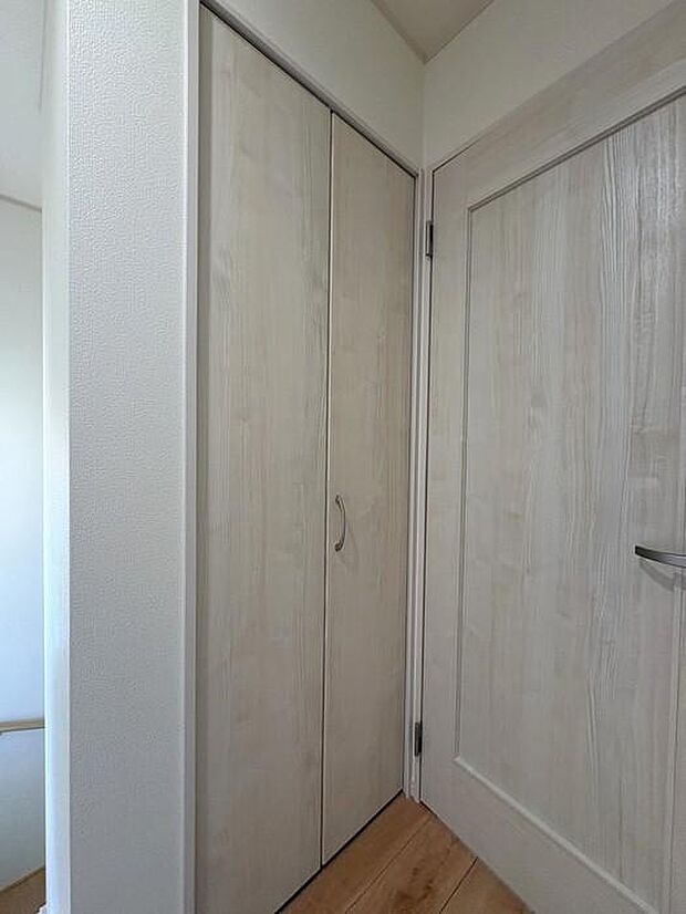 2階廊下にある収納スペースです♪