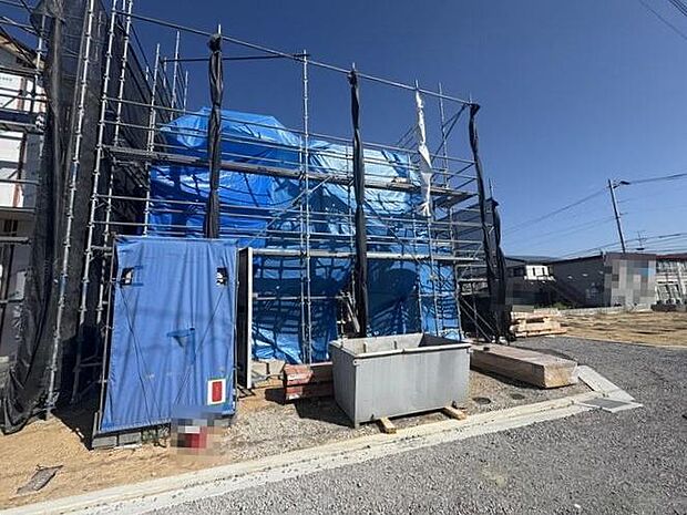 近隣商業施設へのアクセス良好な立地♪徒歩圏内にコンビニがあるので、夜遅くや早朝にも必要なものが購入できて便利です♪