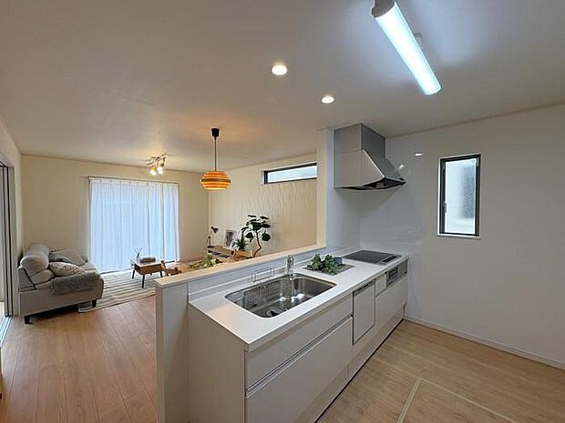 現地案内もできます！内観のイメージを持たれたい方は、別エリアで完成物件もございますので、お気軽にお申し付け下さい♪