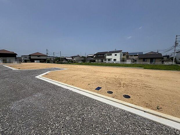 近隣商業施設へのアクセス良好な立地♪徒歩圏内にコンビニがあるので、夜遅くや早朝にも必要なものが購入できて便利です♪