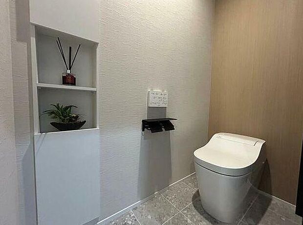 写真は1階トイレですが、2階にもあります♪