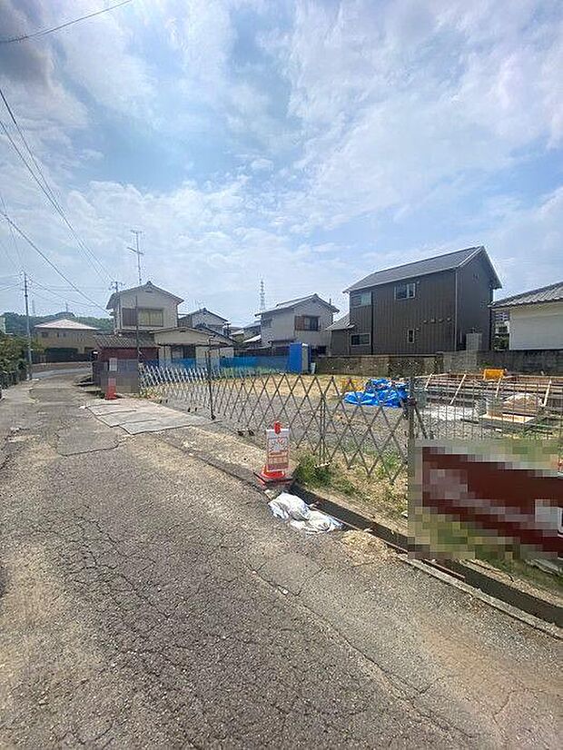 ローソン 松山三町店まで約300ｍ♪夜遅くや早朝にも必要なものが購入できて便利です♪