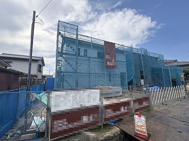 敷地内に駐車スペース3台分あり♪家族で複数台の所持がしやすく、急な来客時も安心して駐車できますね！