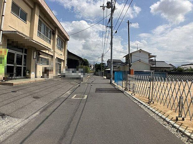 くすりのレデイ東石井店まで約850ｍです♪日用品や医薬品の買い足しにも便利です♪