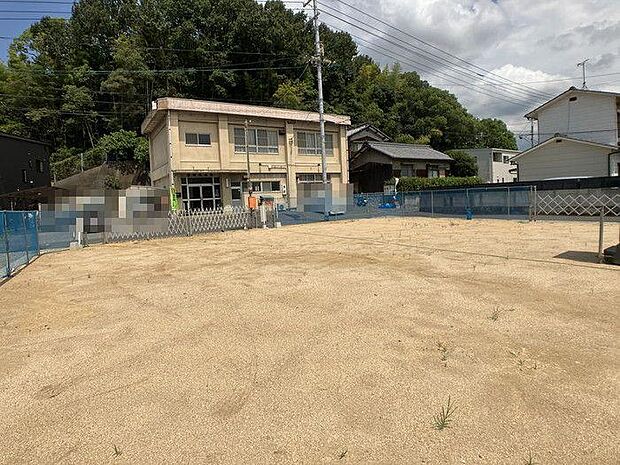 くすりのレデイ東石井店まで約850ｍです♪日用品や医薬品の買い足しにも便利です♪