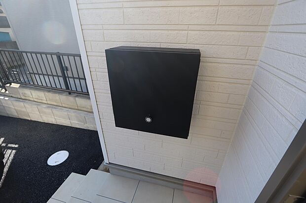 宅配ボックス付き　出かけていても安心です♪