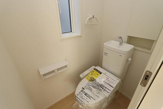 写真は1階トイレですが、2階にもあります♪