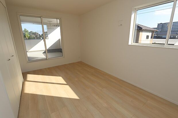 2階の洋室　全室2面採光です♪