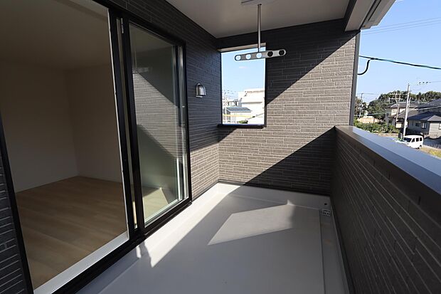 ルーフバルコニーは外出時の急な雨にも安心♪