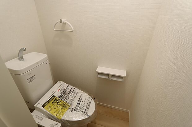 写真は1階トイレですが、2階にもあります♪