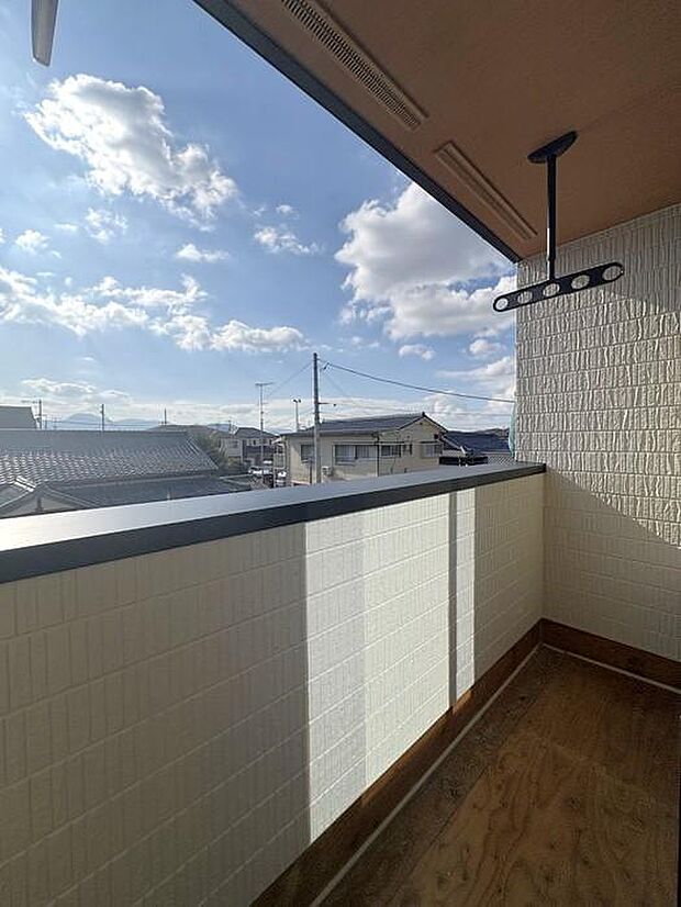 2階にあるバルコニーです♪洗濯物に嬉しい南面バルコニー♪ウォークインクローゼットからの導線も良好です♪