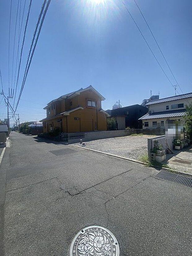 前面道路は幅4.8ｍあり、車の通行や駐車もしやすいのが魅力です♪毎日の車の出し入れがラクで快適に過ごせます♪