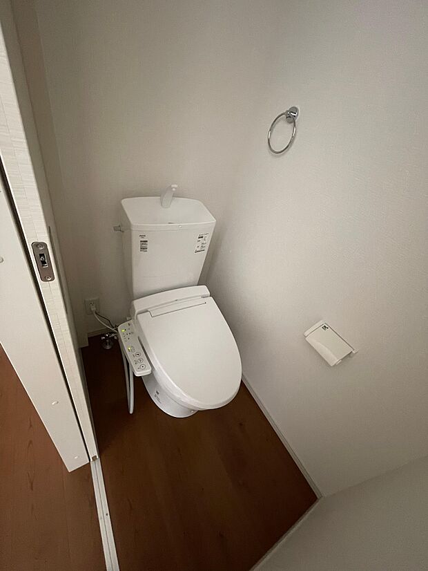 2階にもトイレがあるので混み合う朝も安心です♪ウォシュレット機能付き♪