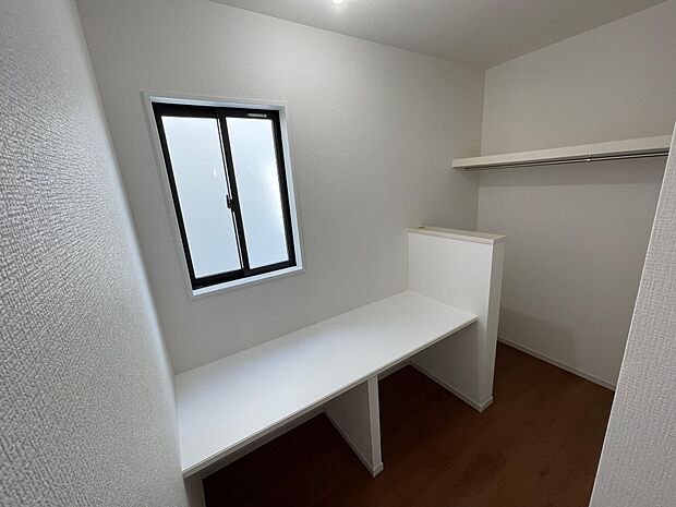 キッチン部にはワークスーすとファミリークロークが付いたプラスアルファのスペースがあります♪お子様の宿題を見ながら家事をすることができます♪