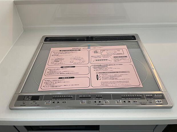 火を使わないIHクッキングヒーターで安心♪お子様とお料理も楽しめます♪温度調節や揚げ物用の設定も充実しています♪魚焼きグリルもお手入れしやすく嬉しい作りです♪