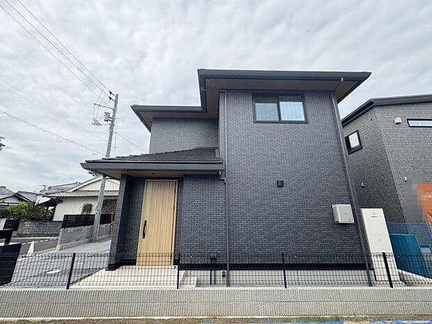 安心の軽量鉄骨造で耐久性・耐震性に優れています♪家族の暮らしを守り、長く快適に過ごせる住まいです♪