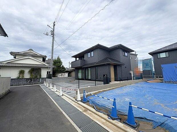 パントリーや納戸、さらにウォークインクローゼットが二か所あり、収納充実♪家中すっきり片付く快適な住まいです♪