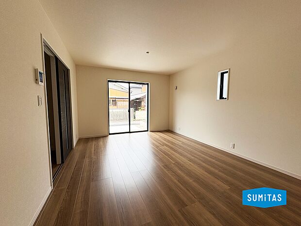 約16帖のリビング。家族で一番過ごす団らんの場所です。