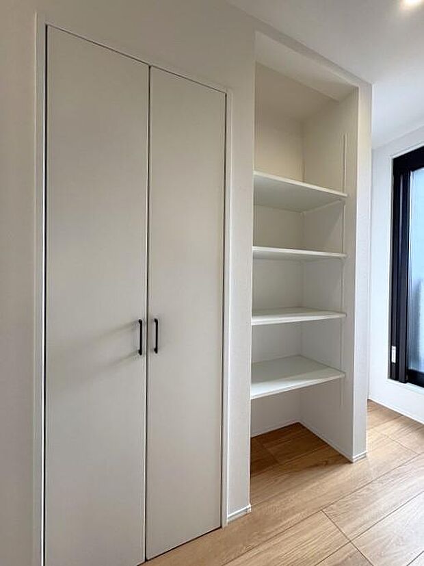 2階の廊下にある収納スペースです♪