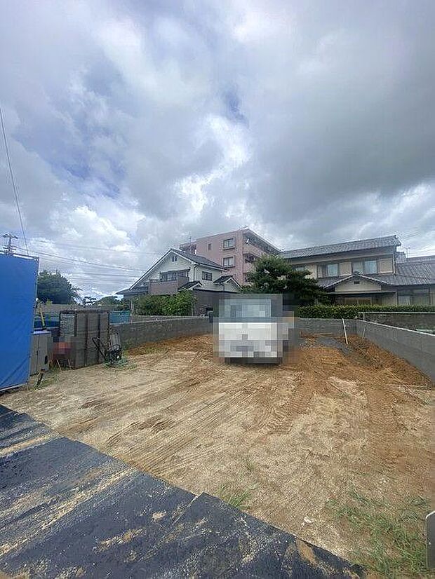 松山市内の銀行でしたら、どちらも提携しておりますので、お客様の支払い方や借り入れ状況に応じて、一番合ったご提案をさせ