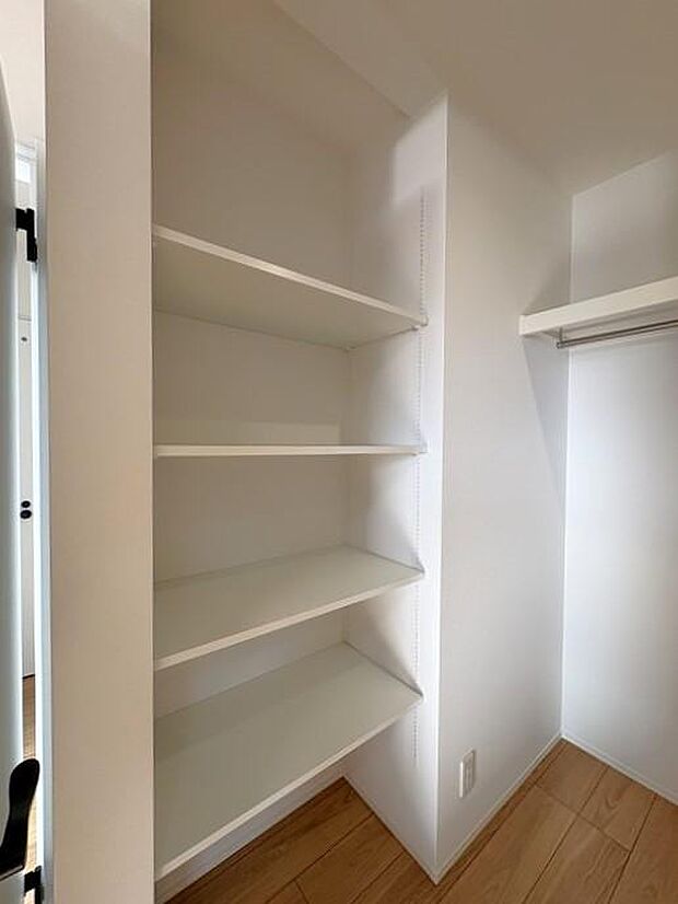 2階約7帖にあるウォークインクローゼットです♪