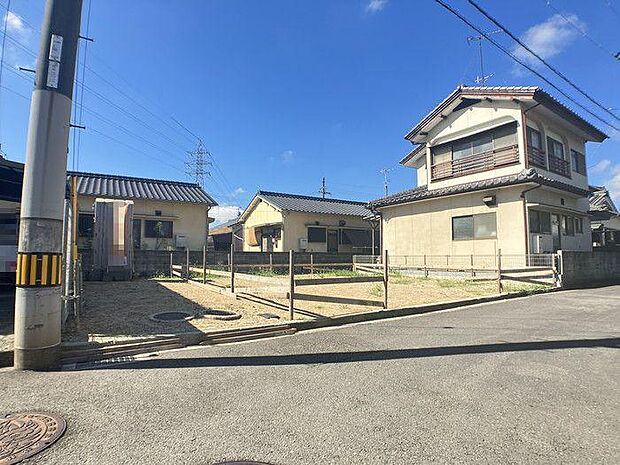 ファミリーマート 松山古川北一丁目店まで約800ｍ♪ちょっとしたお買い物や急な用事にも便利です♪