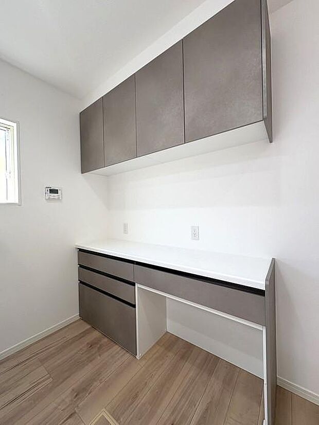 食器やキッチン家電の指定席に♪カップボード付きで収納ラクラク、片付けもはかどります！