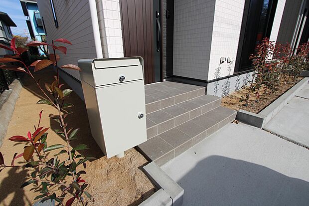 宅配ボックス付き 出かけていても安心です♪