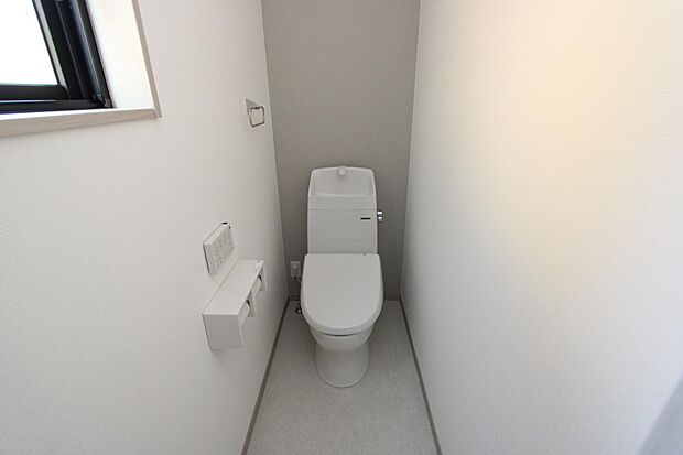 写真は1階トイレですが、2階にもあります♪