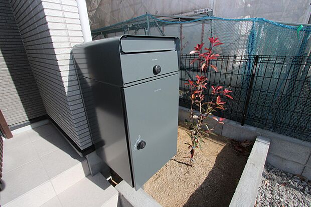 宅配ボックス付き 出かけていても安心です♪