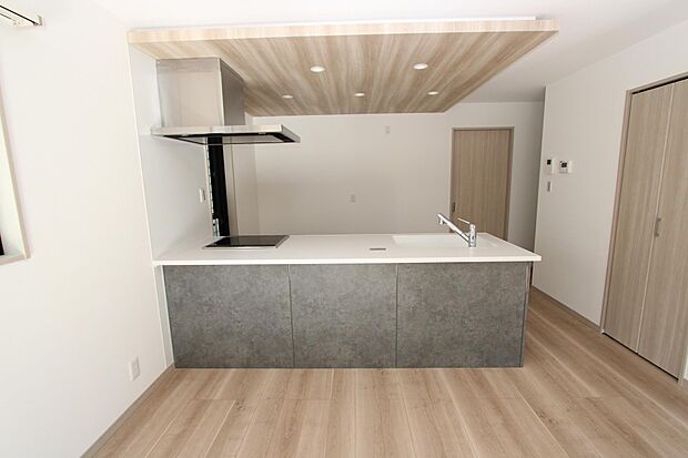 カウンターキッチンは、お子様の様子を家事をしながら見れるので安心♪