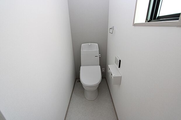 写真は1階トイレですが、2階にもあります♪