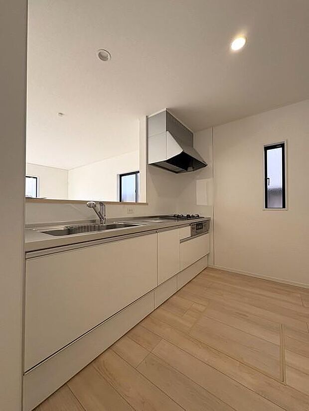 住吉公園まで約190ｍ♪気軽に散歩したり、お子様の遊び場が近くて安心です♪子育て世代にも嬉しい立地です♪