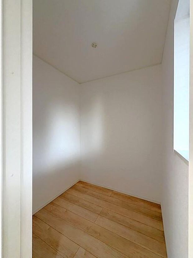 2階約7.5帖にある収納スペースです♪