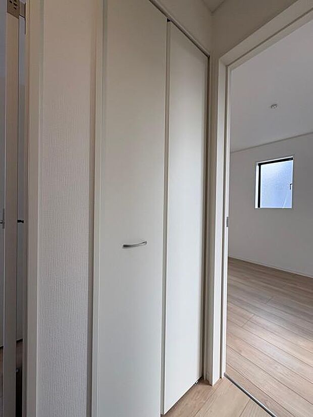 2階廊下にある収納スペースです♪