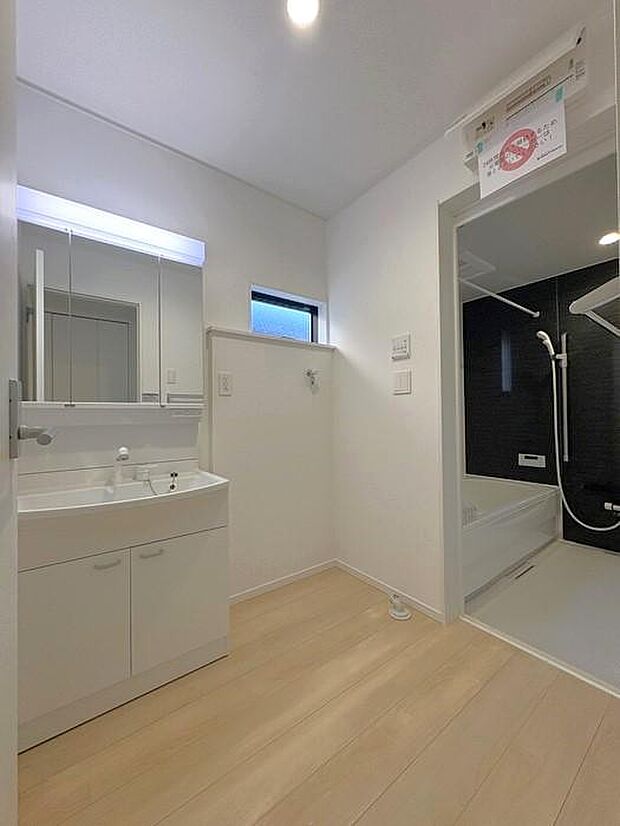 松山市内の銀行でしたら、どちらも提携しておりますので、お客様の支払い方や借り入れ状況に応じて、一番合ったご提案をさせていただきます♪