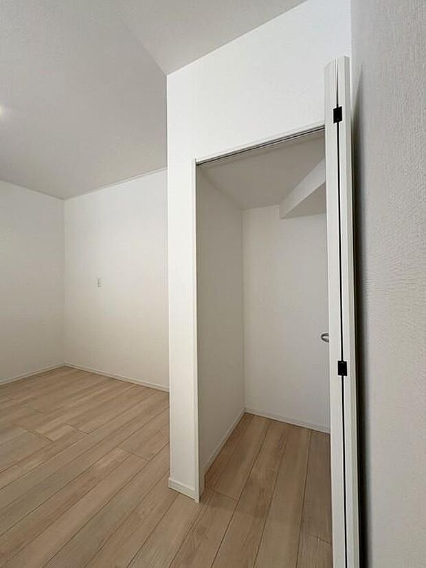 キッチン横にある収納スペースです♪