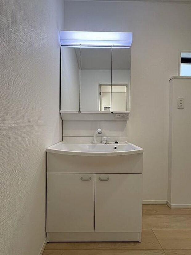 住吉公園まで約190ｍ♪気軽に散歩したり、お子様の遊び場が近くて安心です♪子育て世代にも嬉しい立地です♪