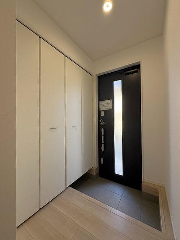 開放感のある対面式キッチン♪リビングやダイニングを見渡せて、家族との会話も弾みます♪