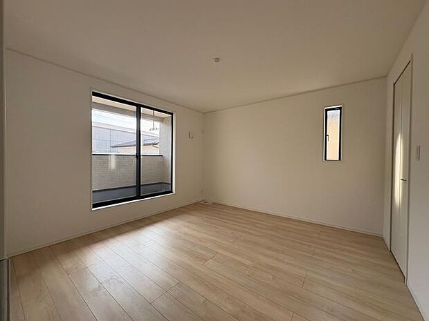 2階にある約8帖の洋室です♪