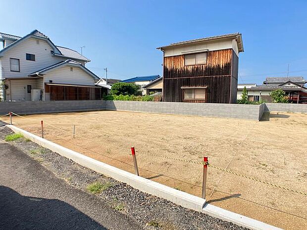 車ですぐの場所に商業施設が揃い、毎日のお買い物も便利♪生活利便性に優れた立地で快適に過ごせます♪