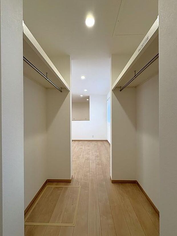 階洗面室の横にWICを設けた家事ラク動線です♪洗濯・収納がスムーズにでき、毎日の家事がぐんと快適に♪