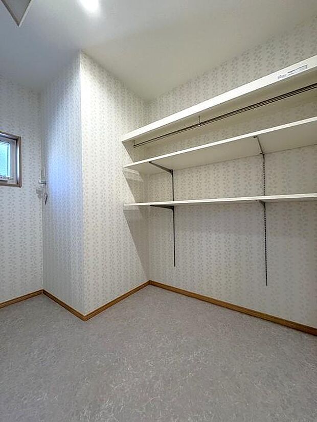 洗面室にある収納スペースです♪