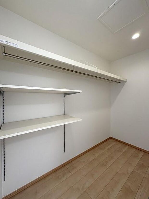 2階約7帖洋室にあるウォークインクローゼットです♪
