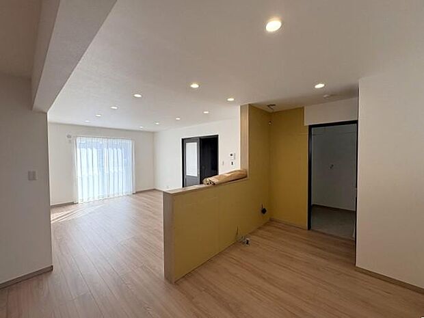 約3畳の洗面所はとても広々としており、洗濯や身支度の動線も快適♪家事もはかどる空間です♪