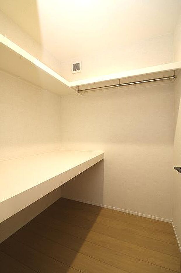 2F洋室収納：主寝室のウォークインクローゼットの他に、各居室にクローゼットあり