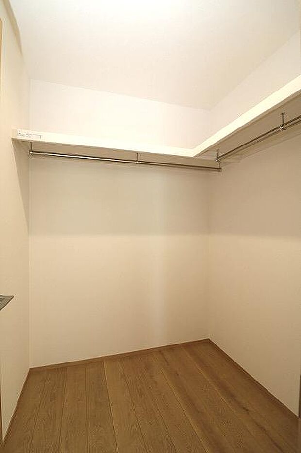 2F洋室収納:主寝室のウォークインクローゼットの他に、各居室にクローゼットあり
