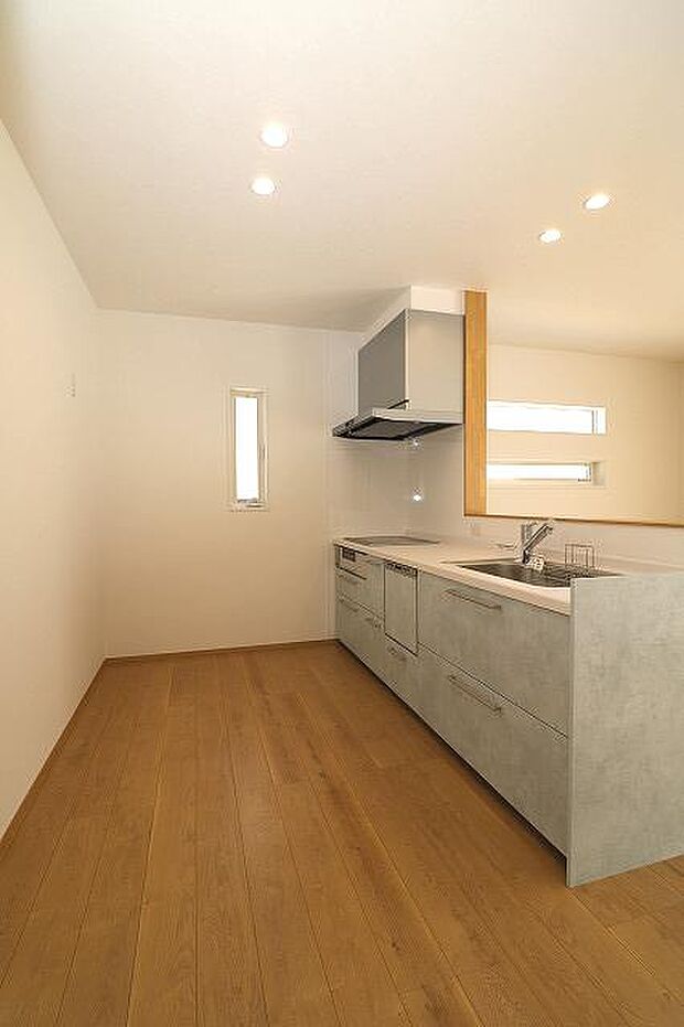 人気の対面式システムキッチン採用(IHコンロ・ワイドシンンク・浄水器)!