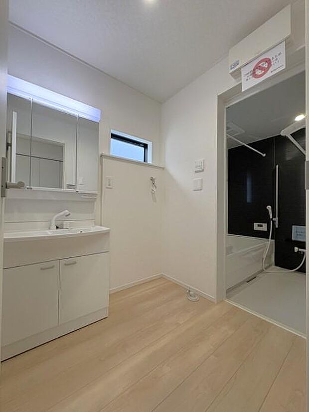 洗面脱衣室は、洗濯や身支度がしやすく、家族みんながゆったり使えるちょうどいい広さです♪