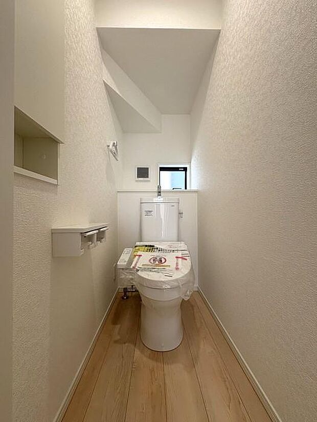 階段下のスペースを上手に活用したトイレ♪毎日気持ちよく使えて、快適でリラックスできるひとときに♪